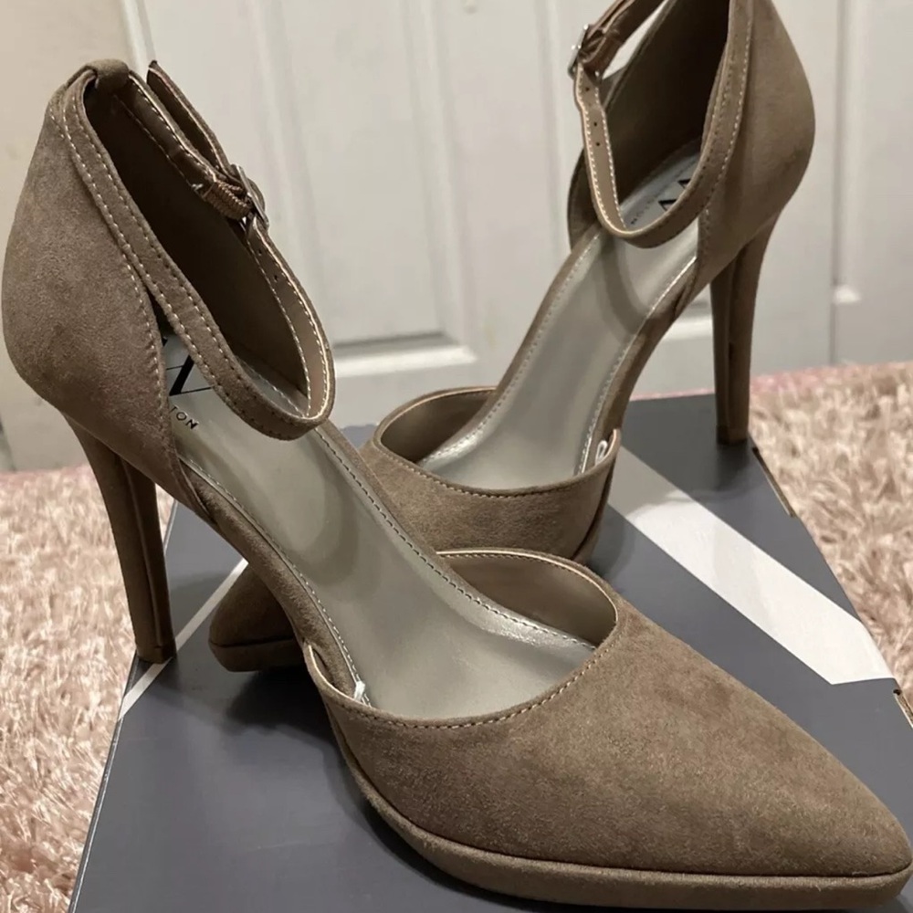 Worthington Women Beige  Heels Ankle Strap Elegant Shoes Pumps Size 9 M